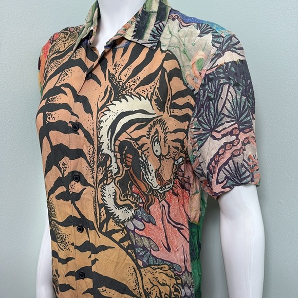 Men’s Guess Tiger Eco Bonsai Button Front Short Sleeve Button Down Shirt Small - Picture 7 of 11